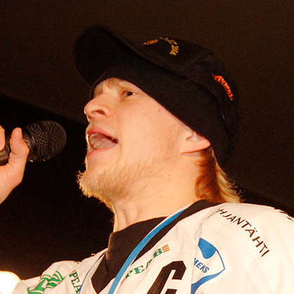 Jyrki Louhi (former captain, current board member with a retired jersey #9)